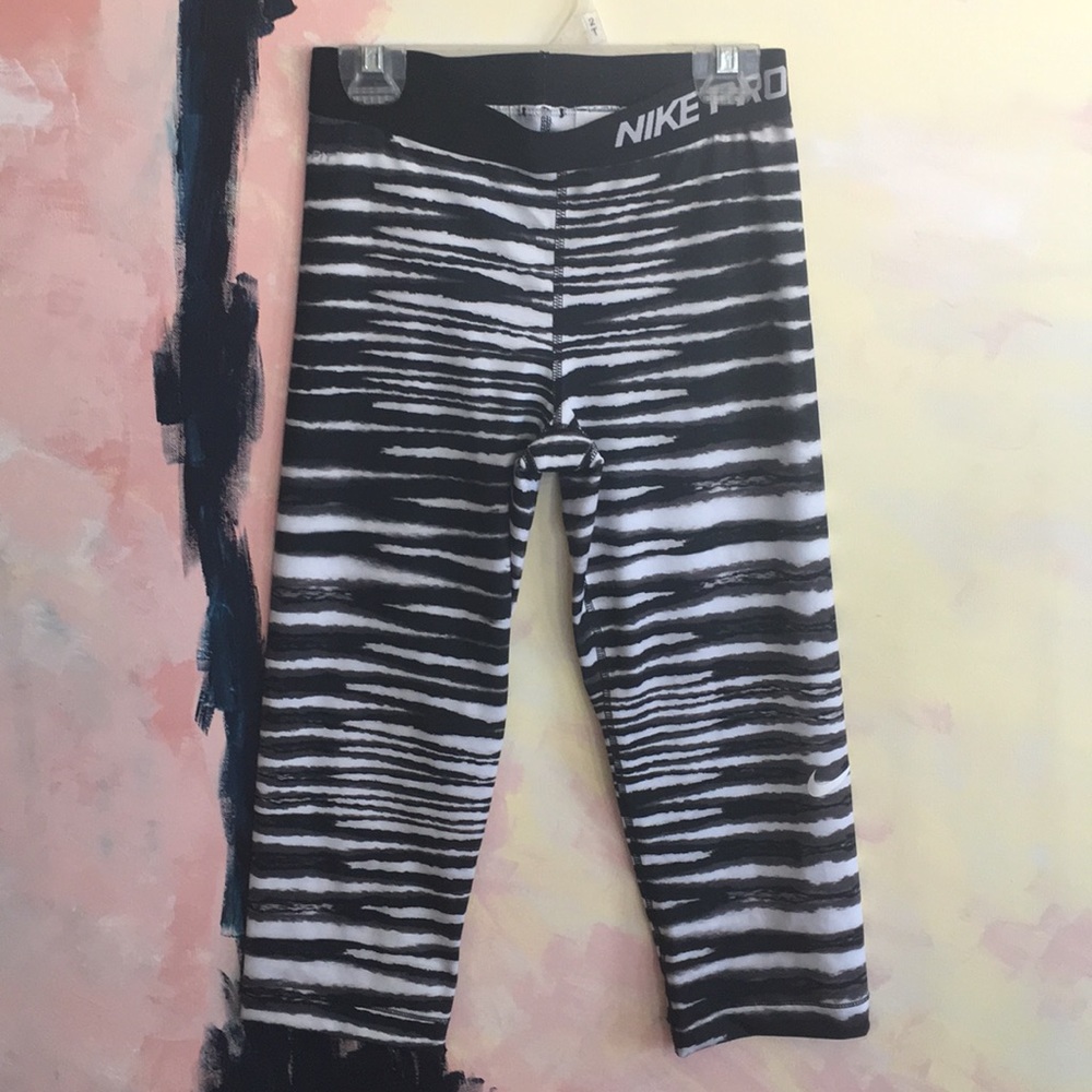 NIKE PRO WORKOUT CAPRIS LIKE NEW SIZE SMALL
